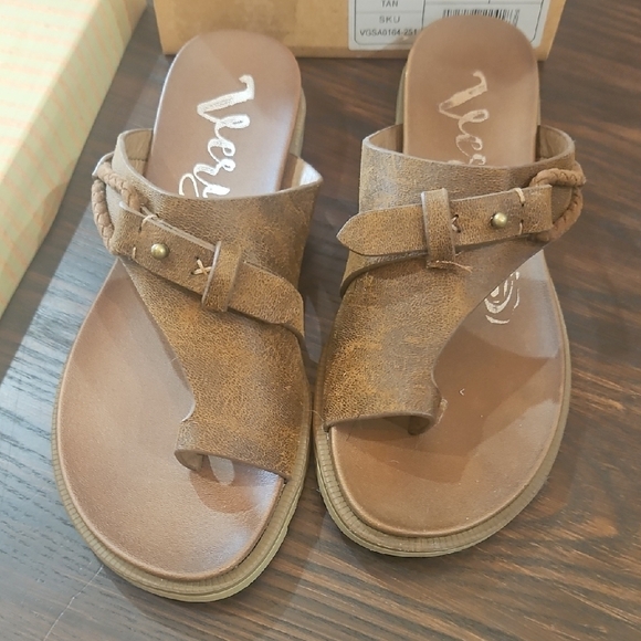 Brown Casual Slip-On Sandals with Toe Loop - Picture 1 of 4